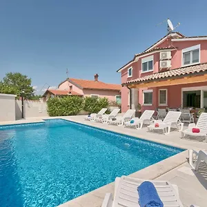 Ferienhaus Holiday Nikol, Pula